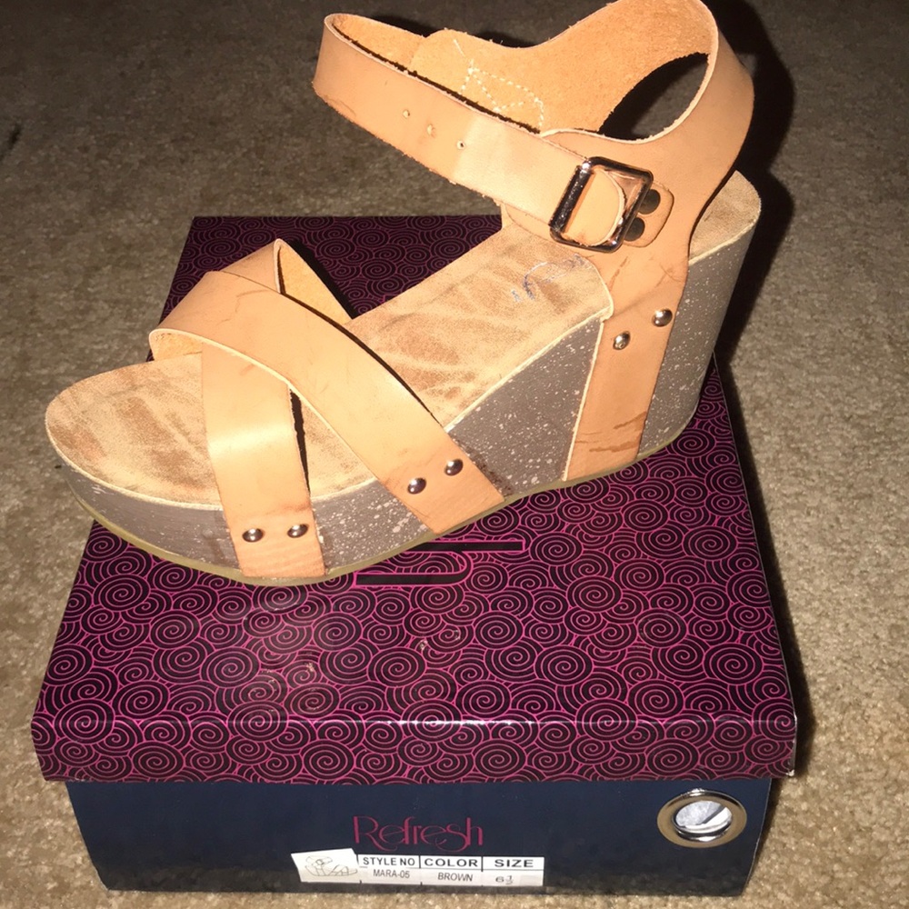 NWT brown wedge sandal
